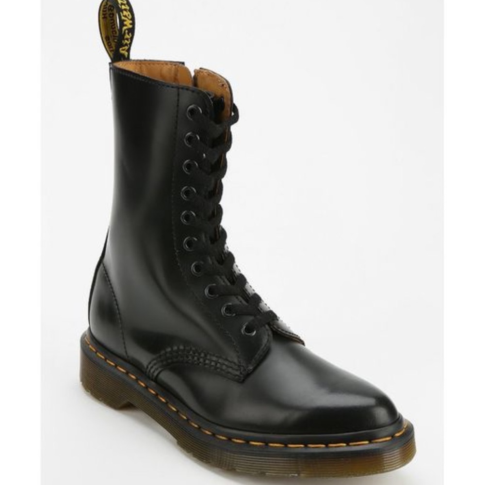 Rare - Dr. Martens Alix - 36 women’s